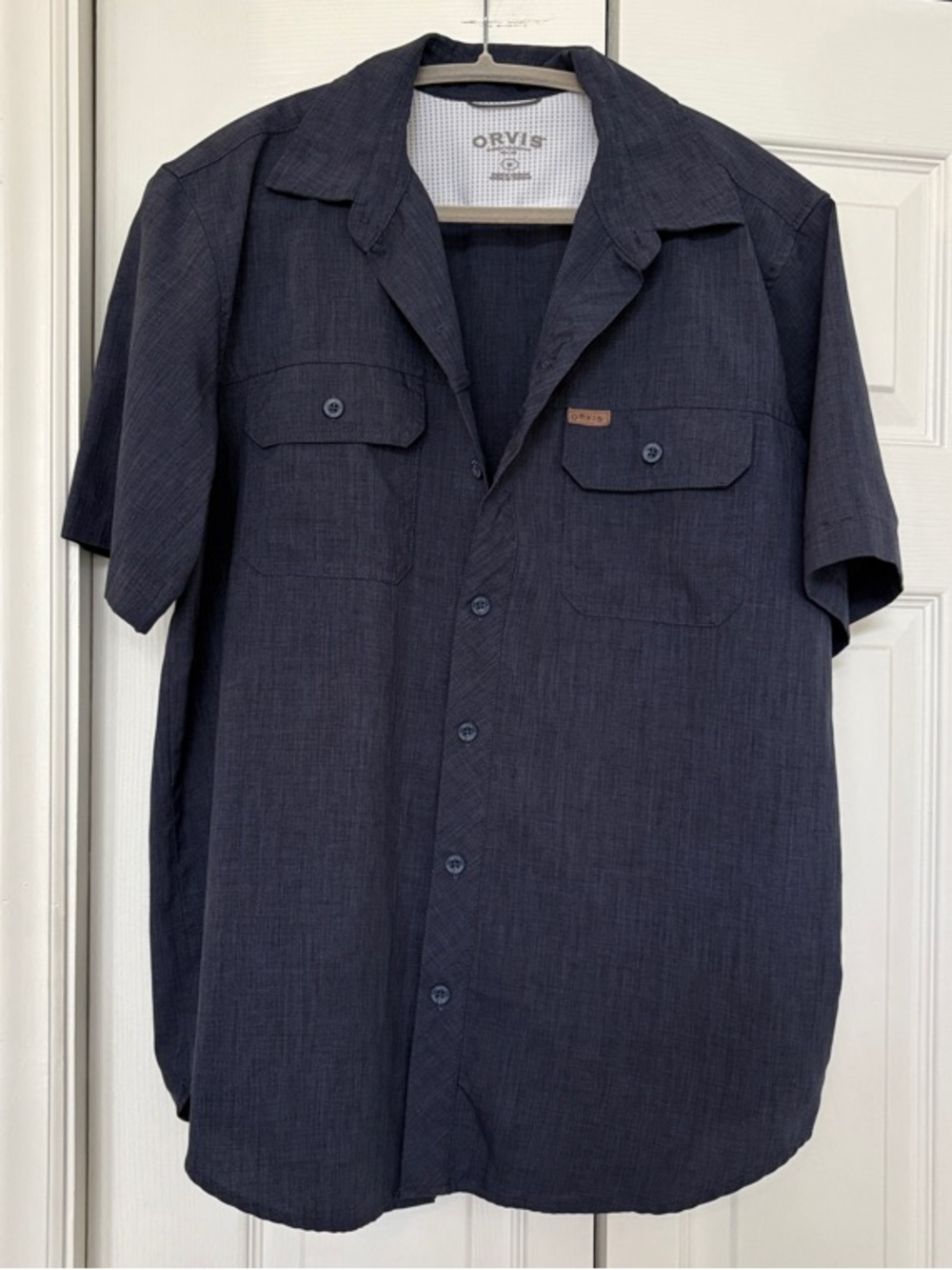 Orvis Men's Short Sleeve Button-Down Shirt in Navy Blue
